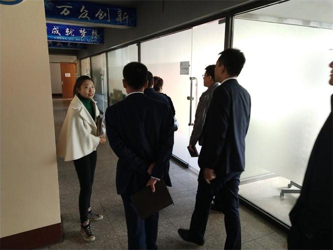 驻足新起点，，，开立异时势