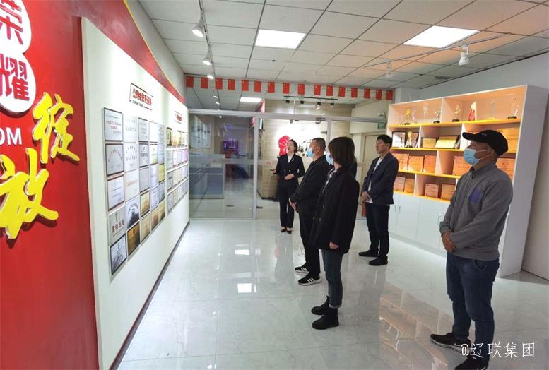 新疆巴克图经开区招商局向导莅临太阳集团2007网站集团考察