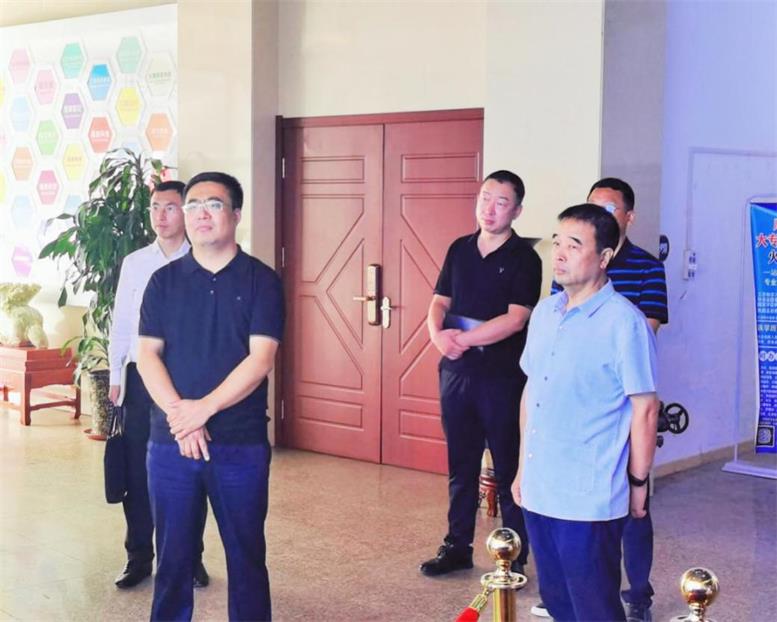 辽阳市白塔区委书记缪万举莅临太阳集团2007网站信息调研指导